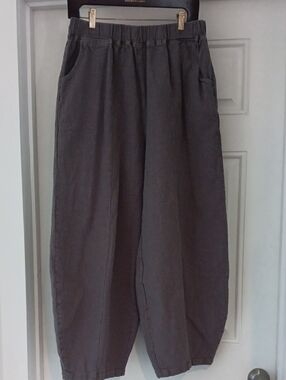 Relaxed Elastic-Waist Barrel Leg Woman's Pants in Charcoal Gray
